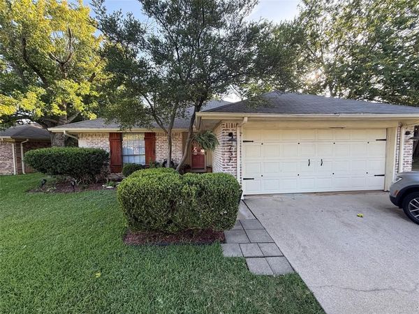 737 Hampshire Drive, Burleson, TX 76028