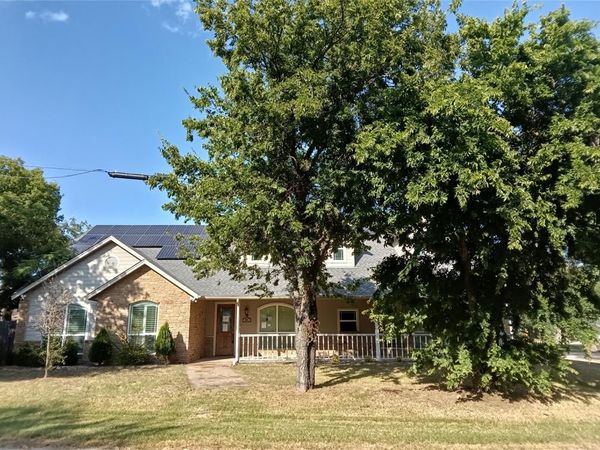 401 Pine Lane , Tolar, TX 76476