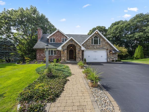 9 Cranbrook Rd, Shrewsbury, MA 01545