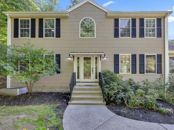 65 Charlton Rd, Dudley, MA 01571