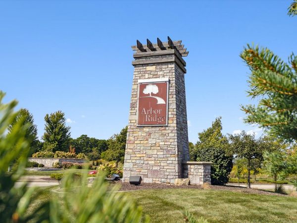2833 Oakridge Bend, Janesville, WI 53548