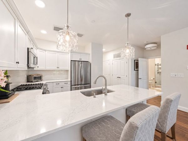 1 Revolution Way, Unit 204, Canton, MA 02021