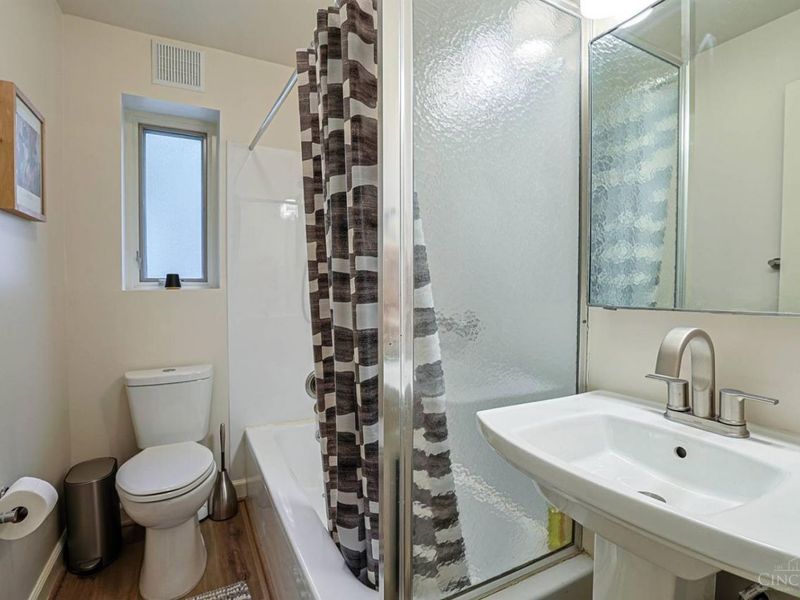 2376 Madison Road, Cincinnati, OH 45208 Photo 14
