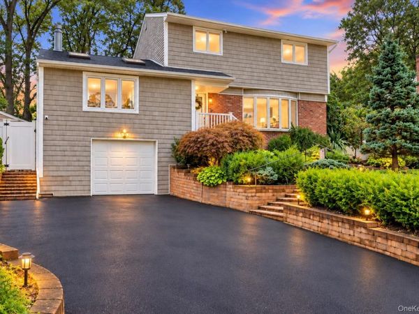 16 Wren Drive , Hauppauge, NY 11788