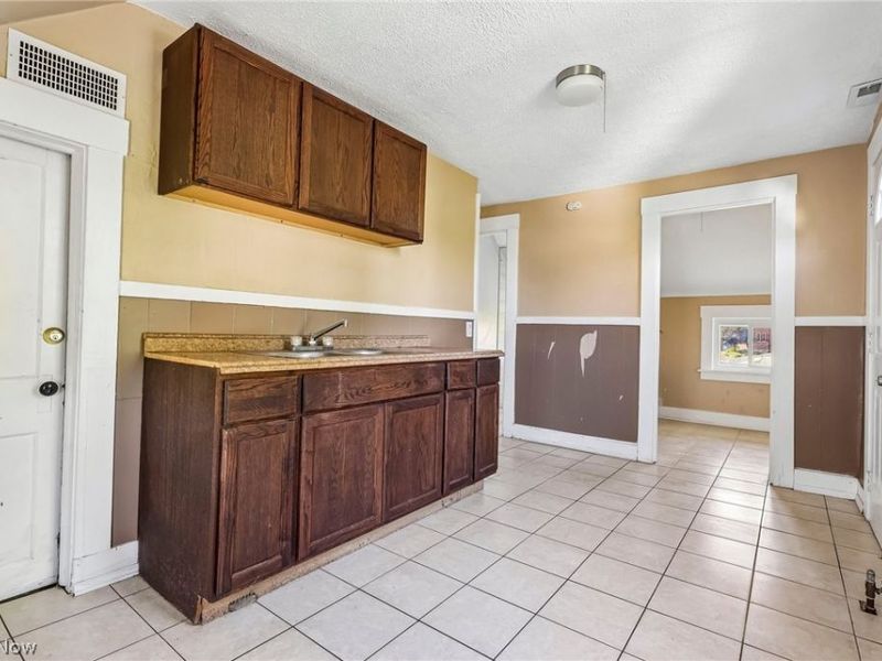 3602 Mobile Court, Cleveland, OH 44109 Photo 9
