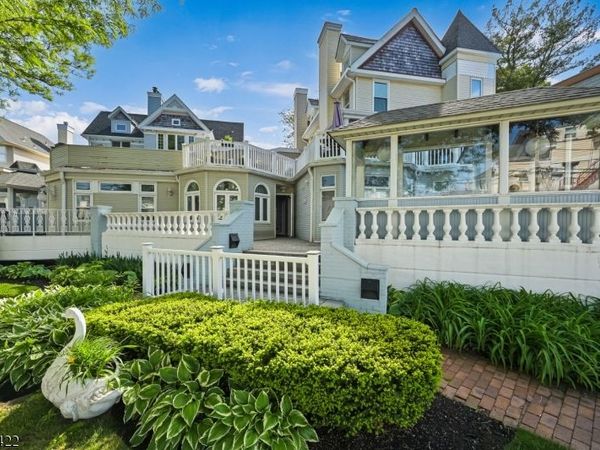 100 1st, Keyport, NJ 07735
