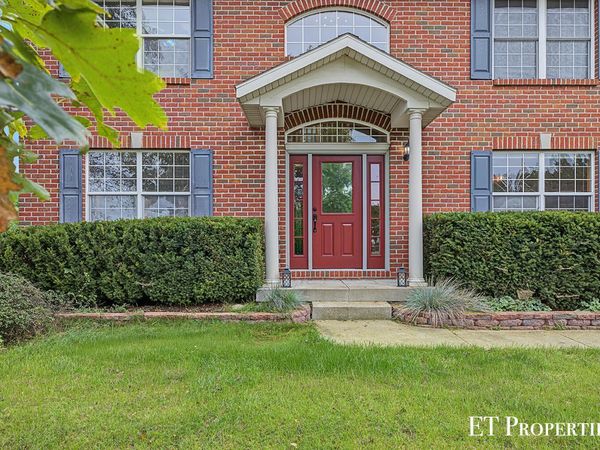 8954 Lady Lauren Drive NE, Rockford, MI 49341