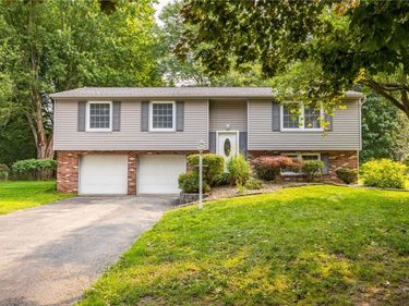 24 Carriage Court, Pittsford, NY 14534