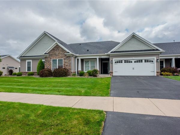 1068 Creek Field Drive, Webster, NY 14580