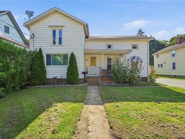 4 Robertson Street, Middleport, NY 14105