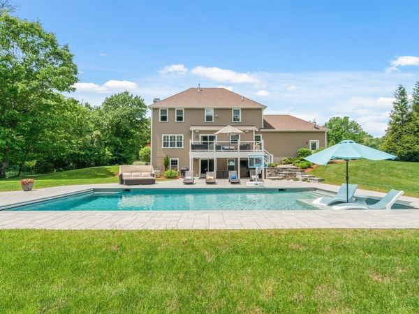 5 Clinton Dr, Rehoboth, MA 02769