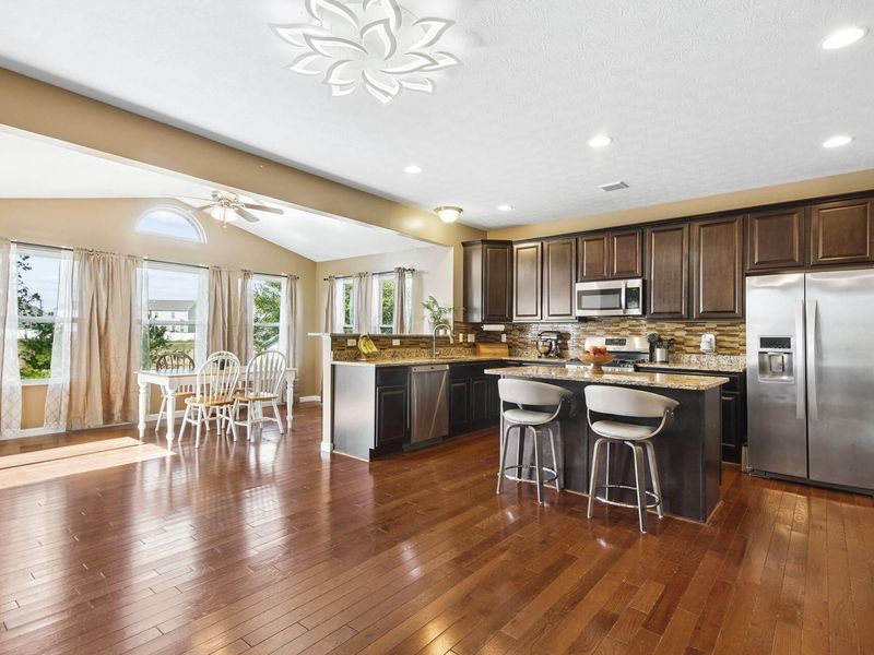 373 Puleo Drive, London, OH 43140 Photo 9