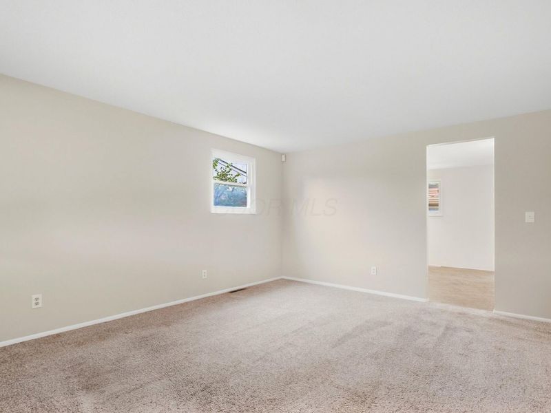 3921 Harwood Road, Columbus, OH 43228 Photo 12