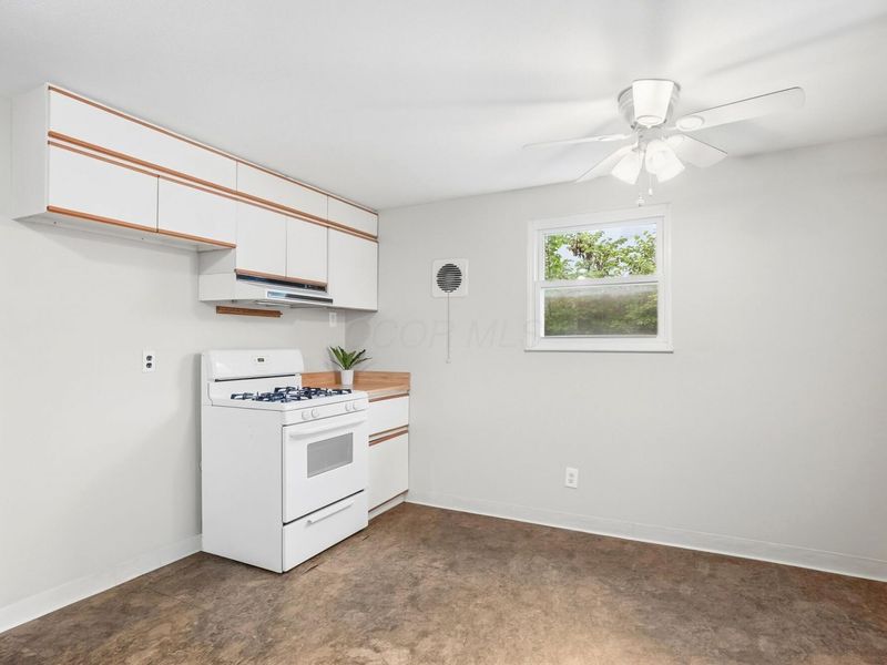3921 Harwood Road, Columbus, OH 43228 Photo 13
