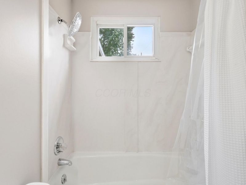 3921 Harwood Road, Columbus, OH 43228 Photo 22