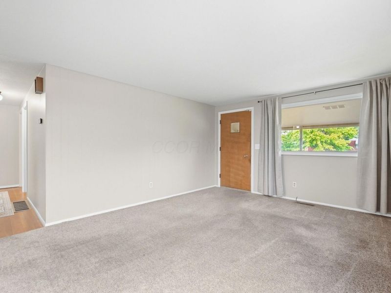 3921 Harwood Road, Columbus, OH 43228 Photo 4