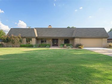 2900 Drakestone Avenue, Oklahoma City, OK 73120