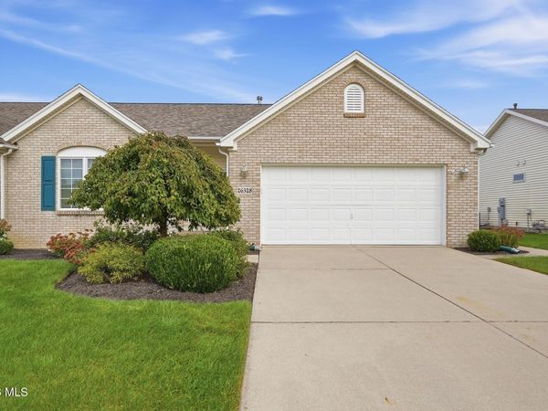 26328 W Wexford Drive, Perrysburg, OH 43551