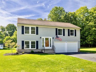 66 Reddick Ln , Rochester, NY 14624