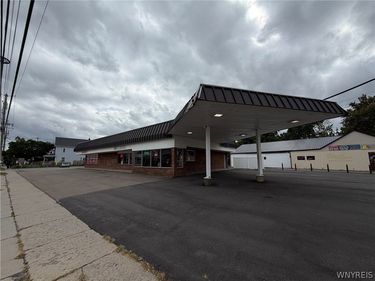 414 West Avenue , Lockport, NY 14094