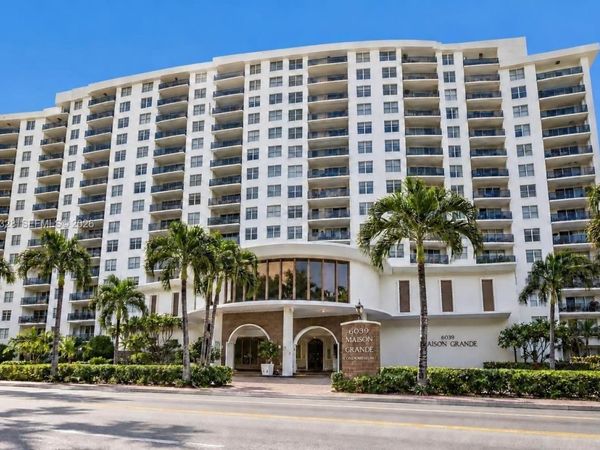 6039 Collins Ave , Unit 407, Miami Beach, FL 33140