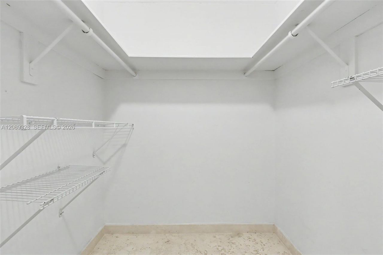 6039 Collins Ave , Unit 407, Miami Beach, FL 33140 Photo