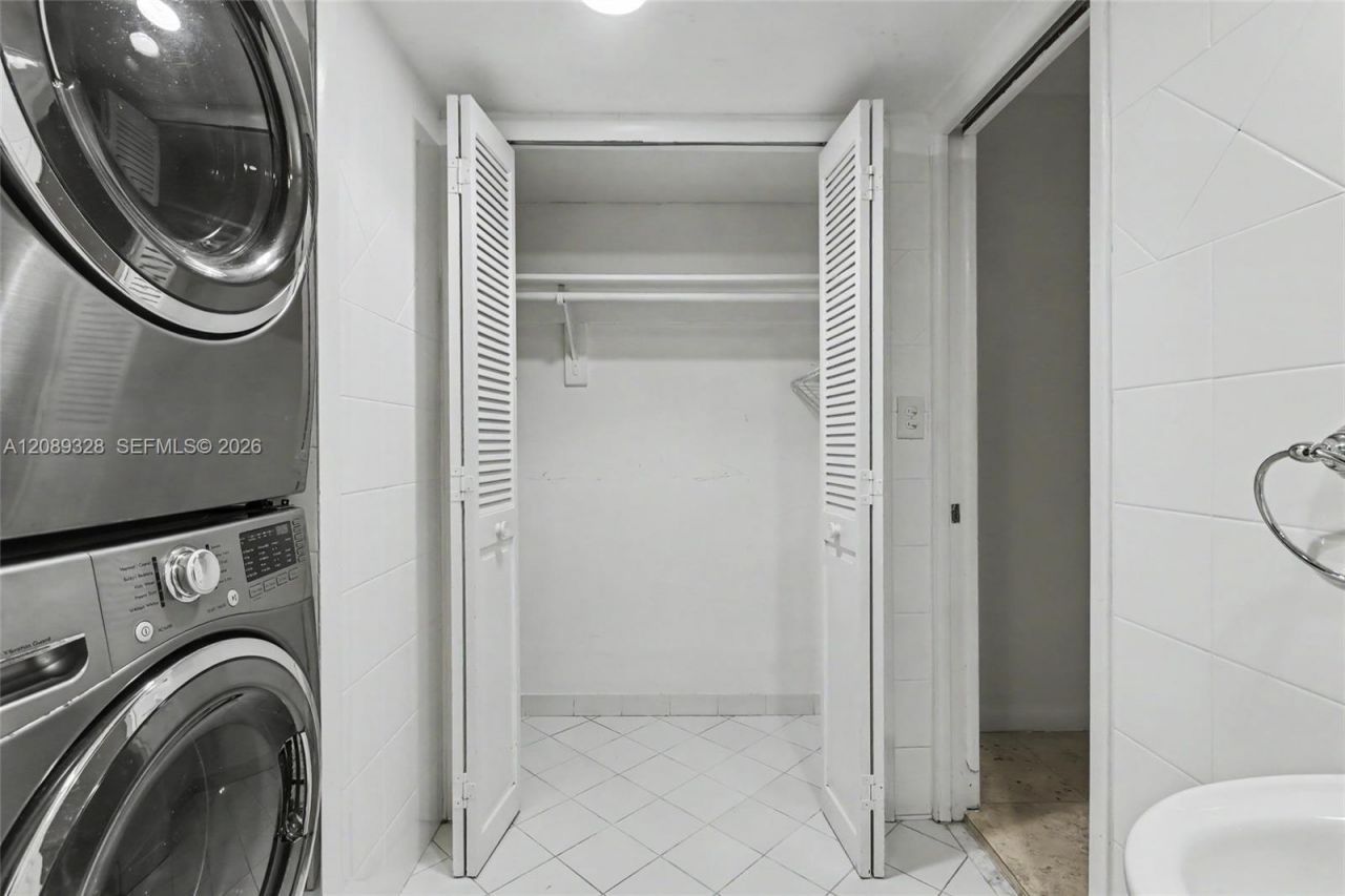 6039 Collins Ave , Unit 407, Miami Beach, FL 33140 Photo