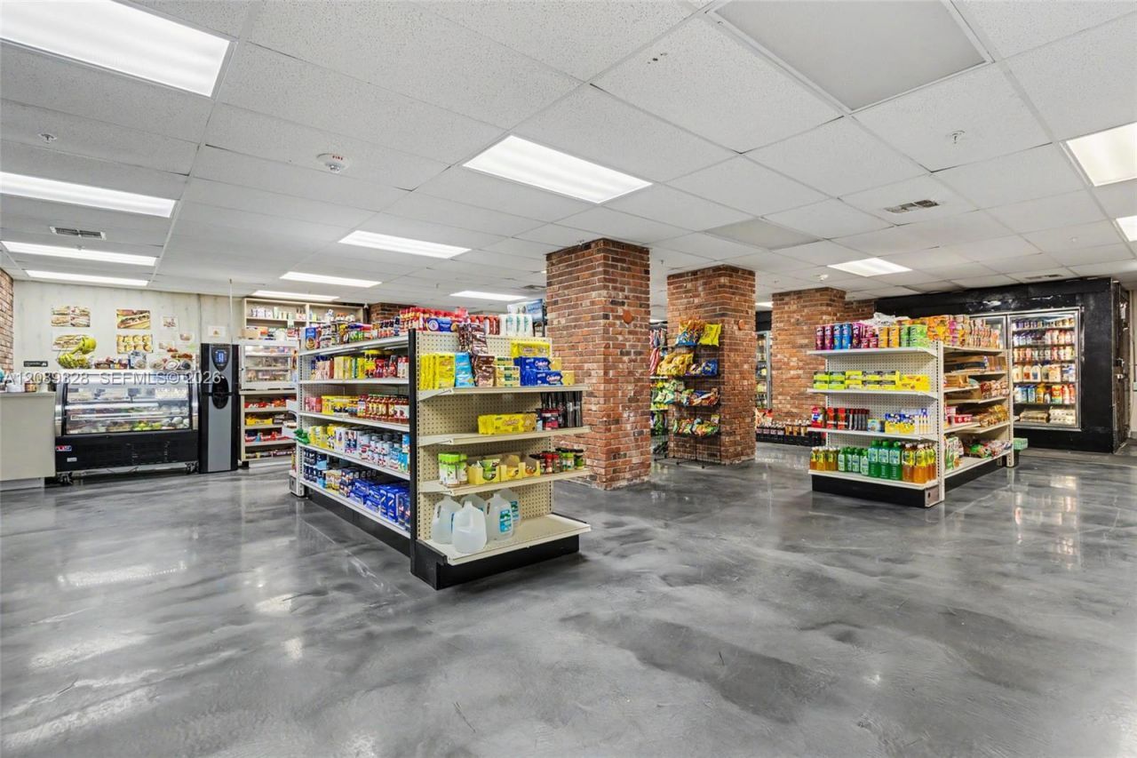 6039 Collins Ave , Unit 407, Miami Beach, FL 33140 Photo
