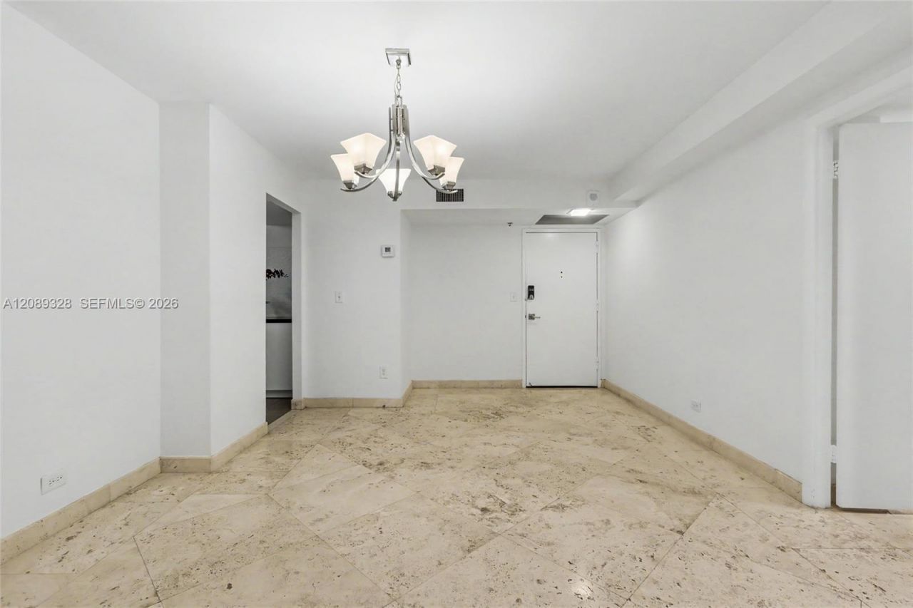 6039 Collins Ave , Unit 407, Miami Beach, FL 33140 Photo