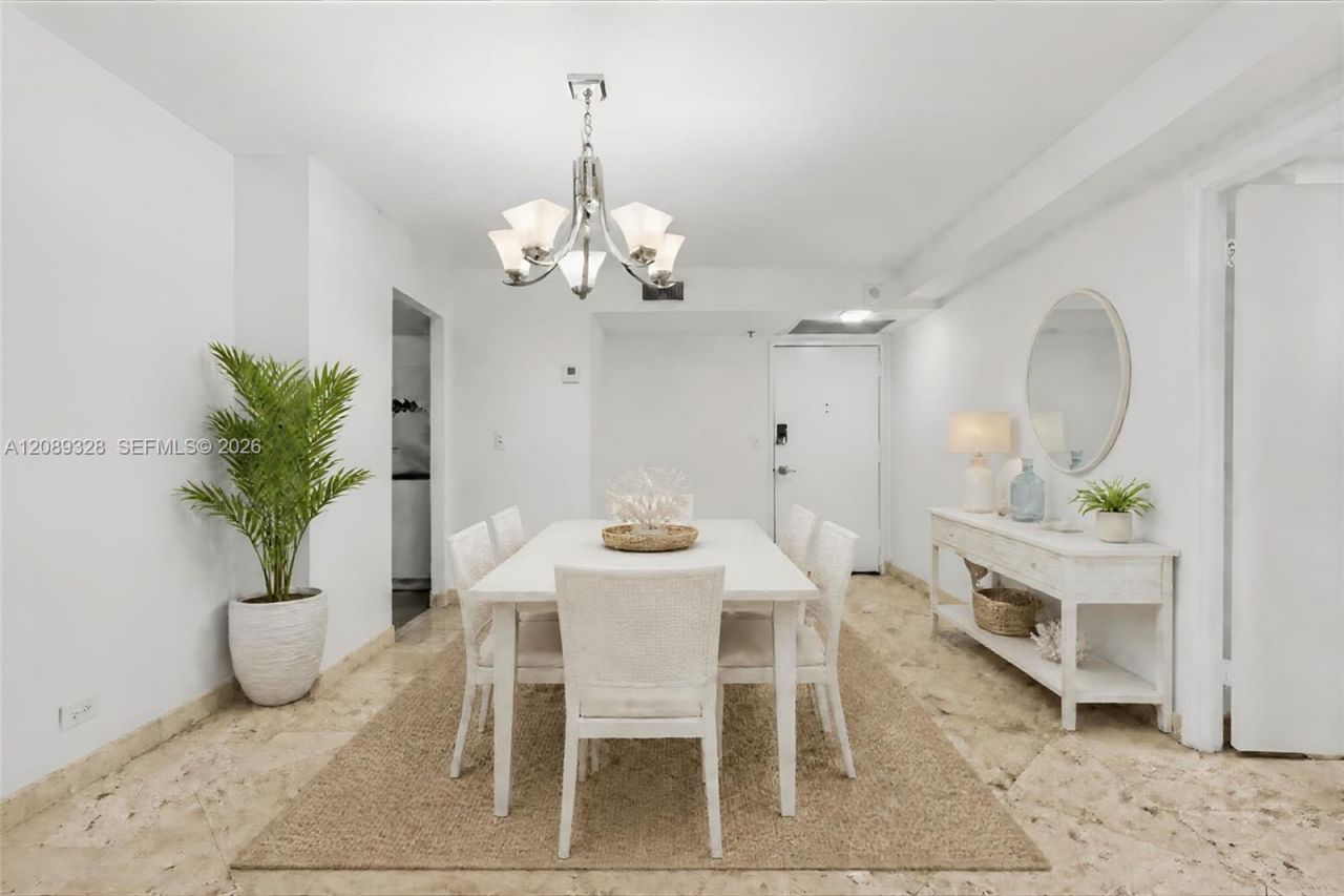 6039 Collins Ave , Unit 407, Miami Beach, FL 33140 Photo