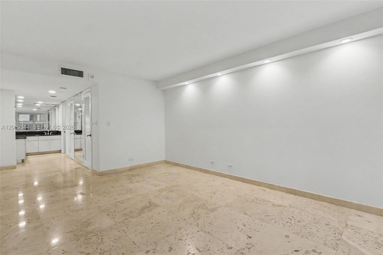 6039 Collins Ave, Unit 407, Miami Beach, FL 33140 Photo