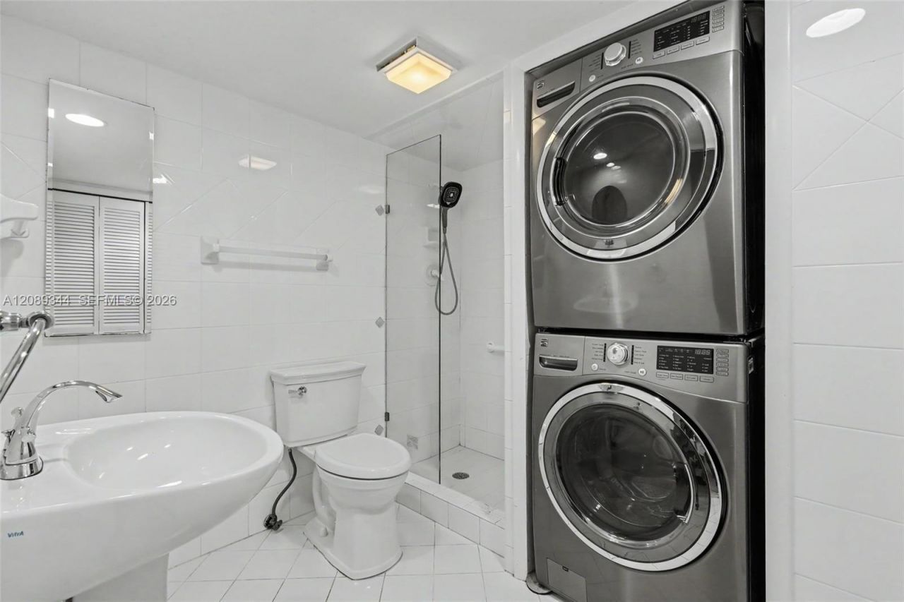 6039 Collins Ave, Unit 407, Miami Beach, FL 33140 Photo