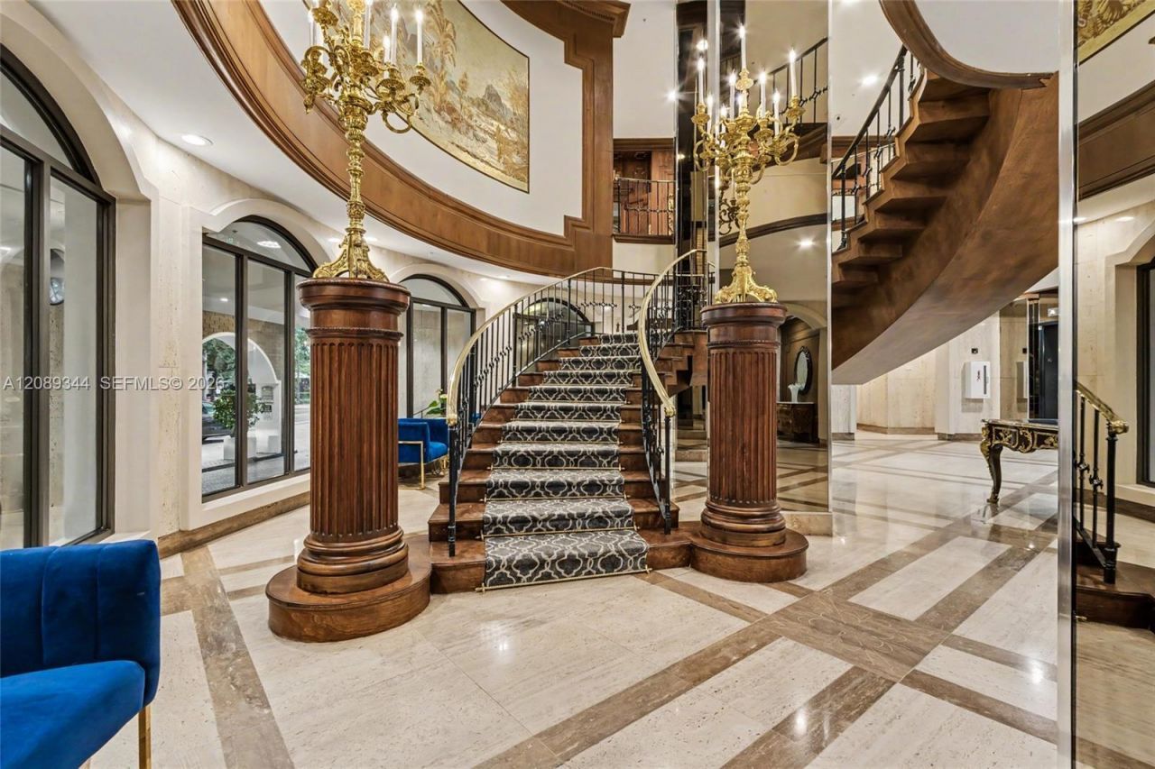 6039 Collins Ave, Unit 407, Miami Beach, FL 33140 Photo