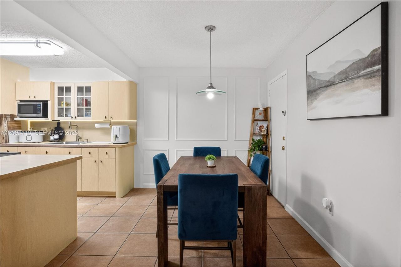 7221 Miami Lakes Dr, Unit A21, Miami Lakes, FL 33014 Photo