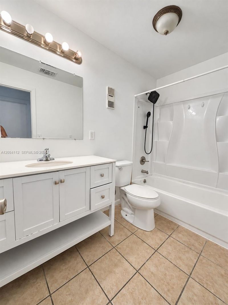 5348 Bosque Ln , Unit 105, West Palm Beach, FL 33415 Photo
