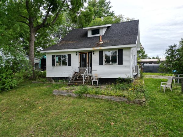 21 Valley Avenue , Howland, ME 04448