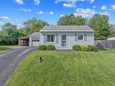 101 Frederick Drive , Liverpool, NY 13088