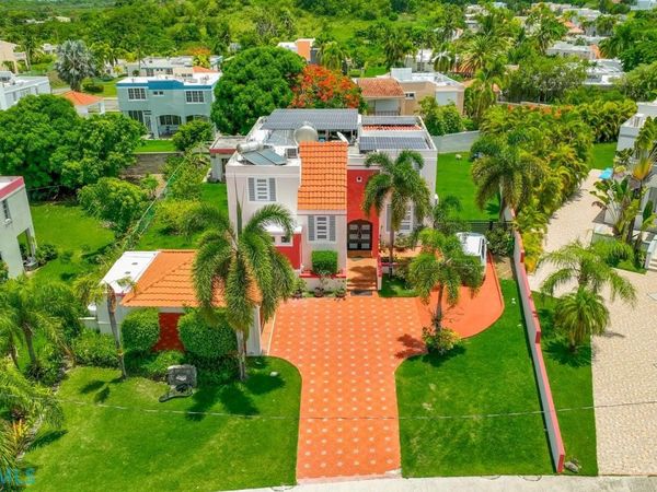 19 PAISAJES DEL LAGO, Unit E-19, Luquillo, PR 00977
