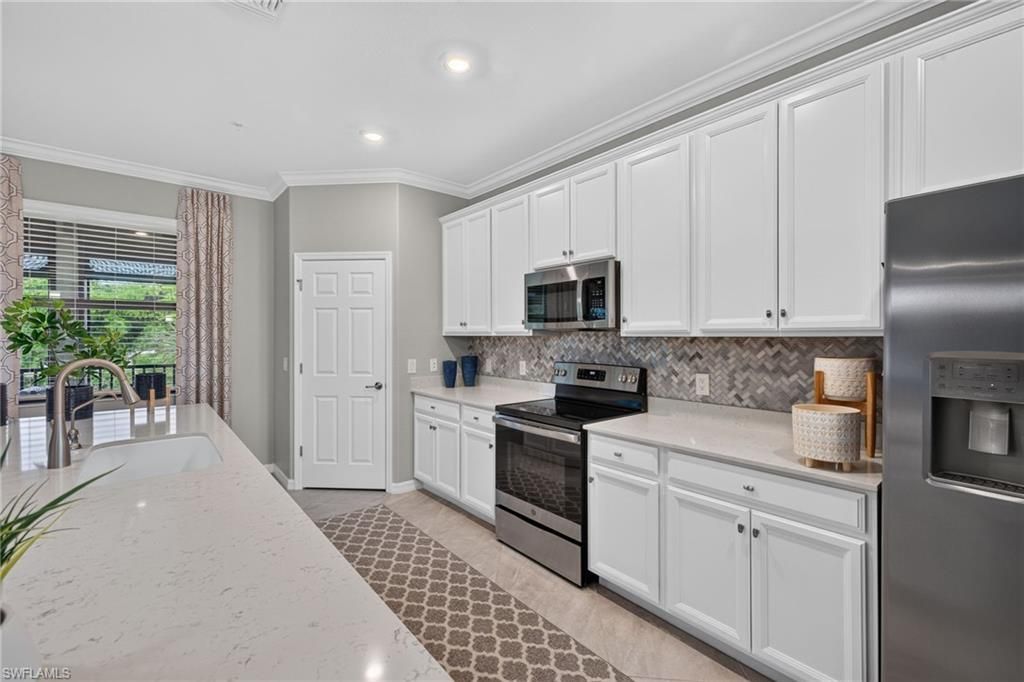 12015 Hawthorn Lake Dr, Unit 202, Fort Myers, FL 33913 Photo