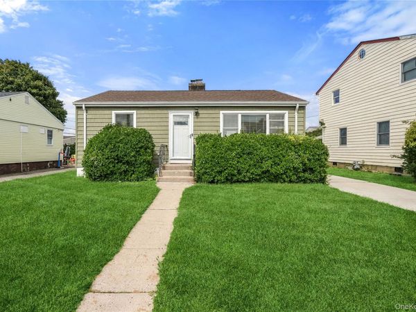 78 Robert Street, Freeport, NY 11520