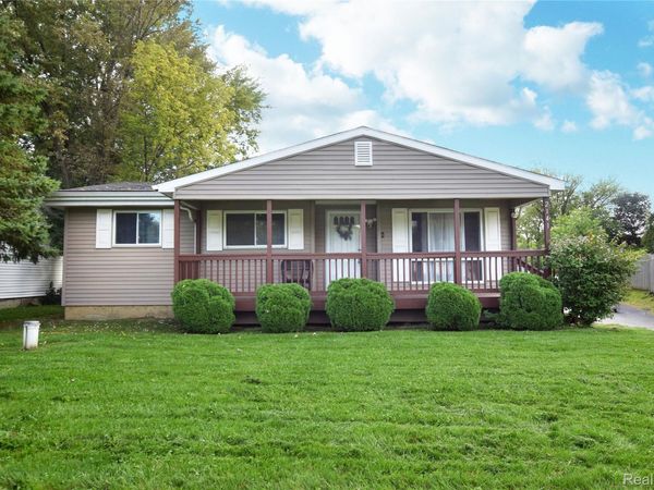 2141 Sandalwood Drive , Burton, Mi 48519