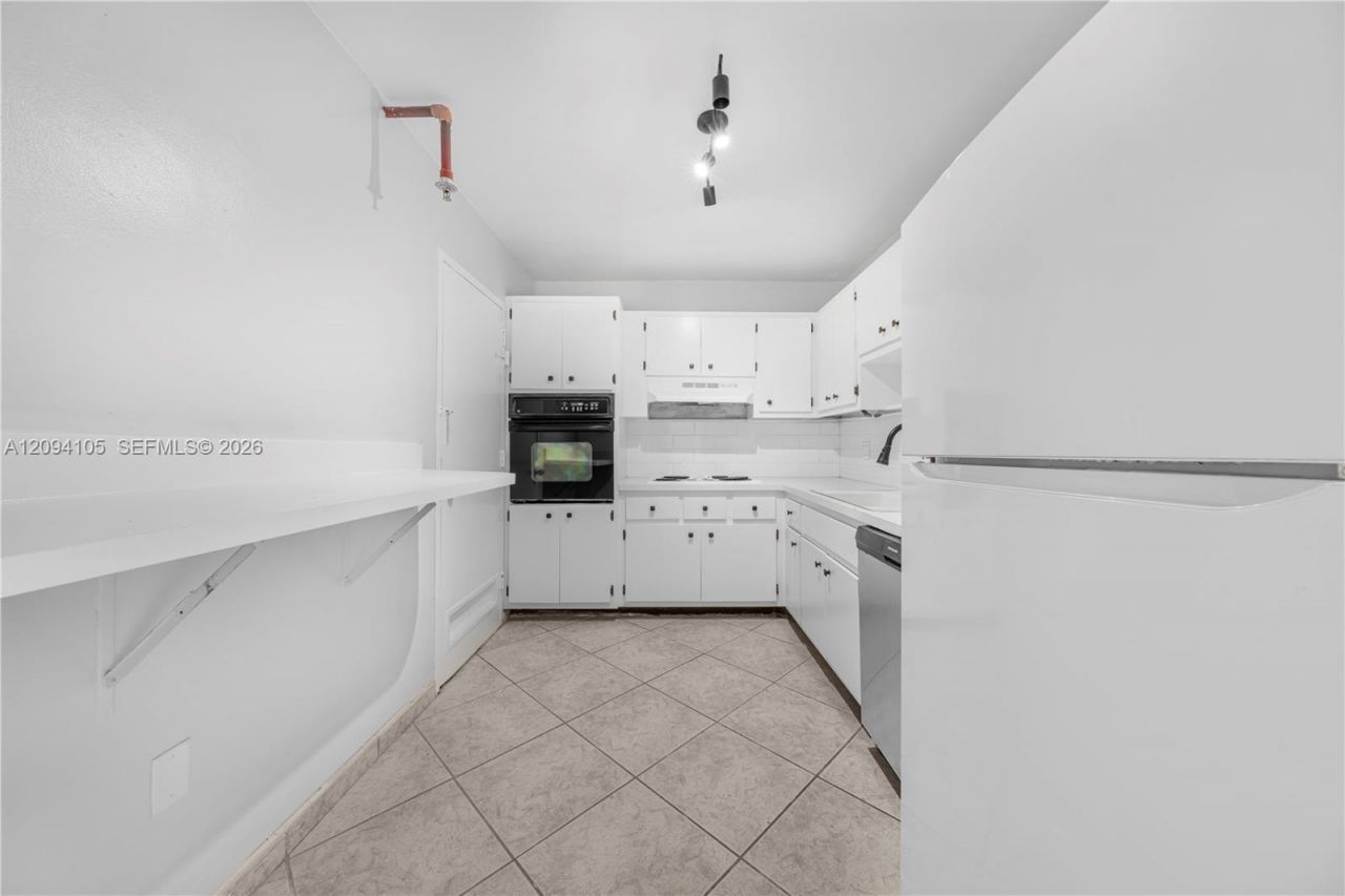 400 Kings Point Dr , Unit 1427, Sunny Isles Beach, FL 33160 Photo