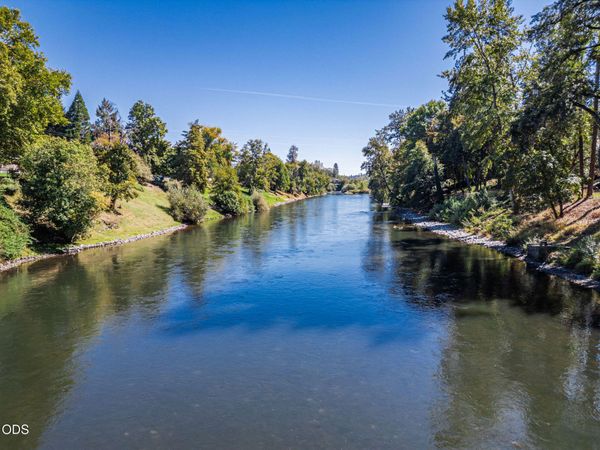 1946 Lampman Road, Gold Hill, OR 97525