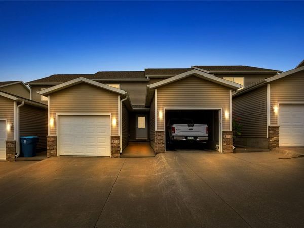 370 Kelso Drive , Fairfax, IA 52228