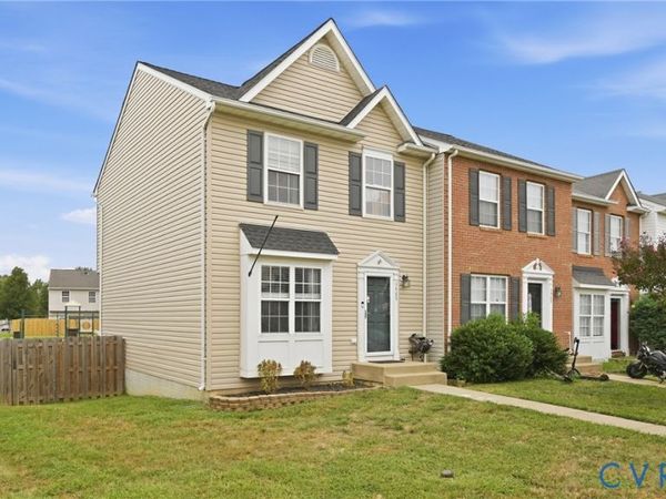 3945 Saint Michaels Square, Fredericksburg, VA 22408