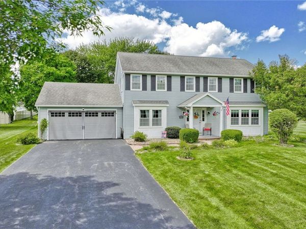 25 Rosscommon Crescent, Fairport, NY 14450