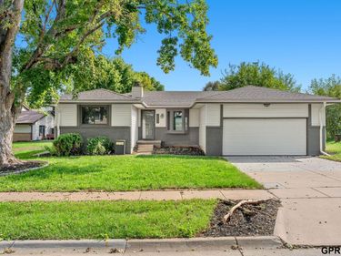 2827 Jane Lane, Lincoln, NE 68516