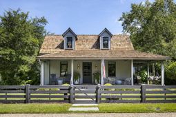 734 Pitt Street photo 4