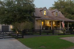 734 Pitt Street photo 4