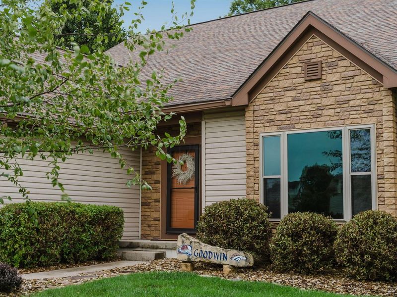 7045 Sherbrook Drive , Westerville, OH 43082 Photo 2